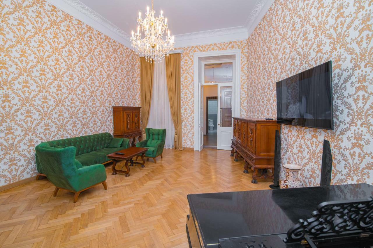Solo Apartment In City Center Tbilissi Extérieur photo